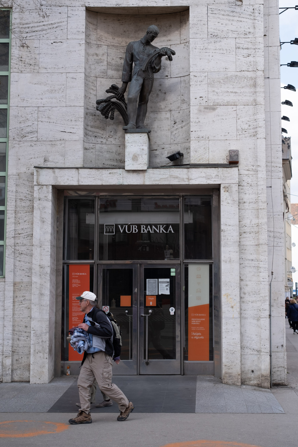 banka bankomat pobočka