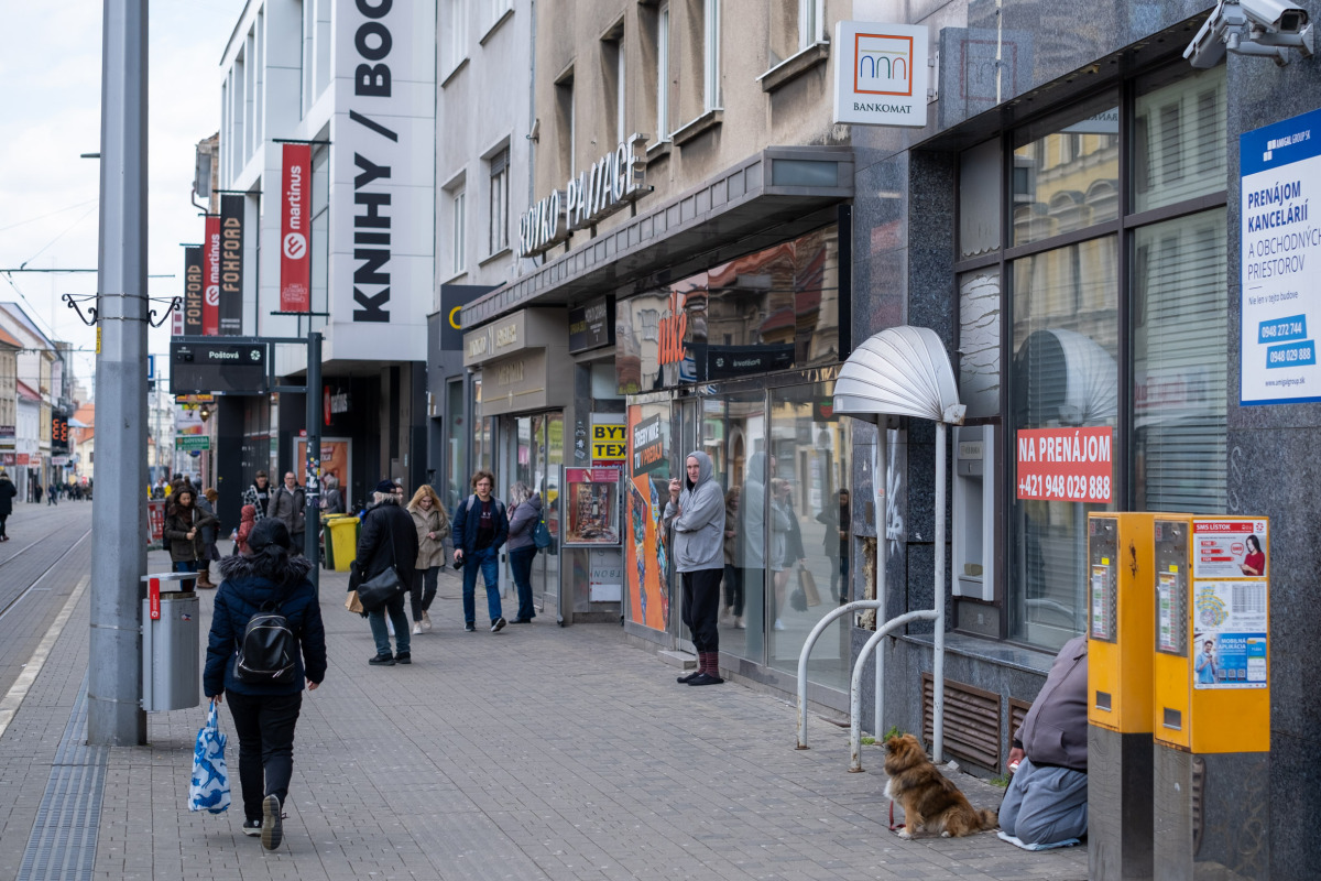 banka bankomat pobočka