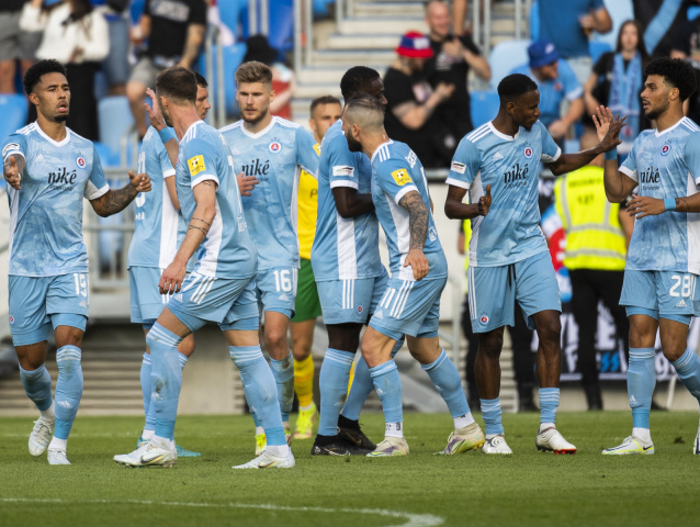 Futbalisti ŠK Slovan ukončili sezónu remízou 2:2 so Žilinou.