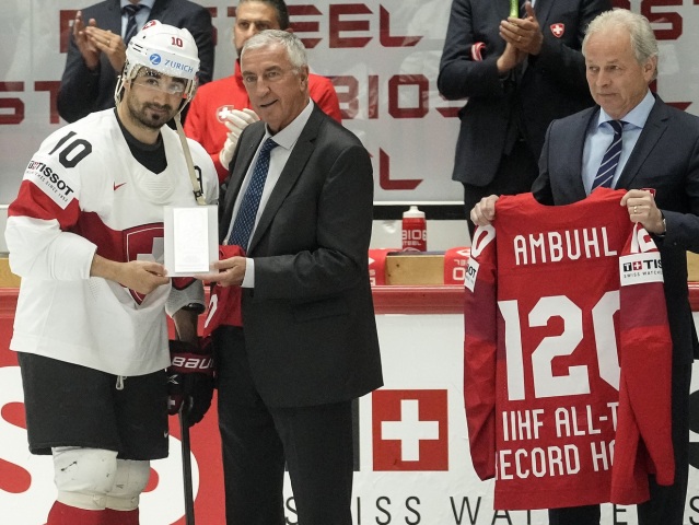 Anders Ambühl pred zápasom s Kanadou.