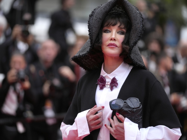 Herečka Isabelle Adjani v kreácii Dior. 
