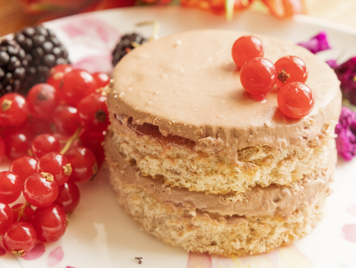 orechová tortička s mascarpone, varecha,