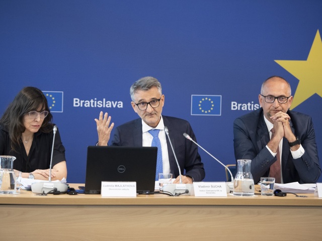 Zasupenie EK na Slovensku, Šucha, Majláthová, Čech