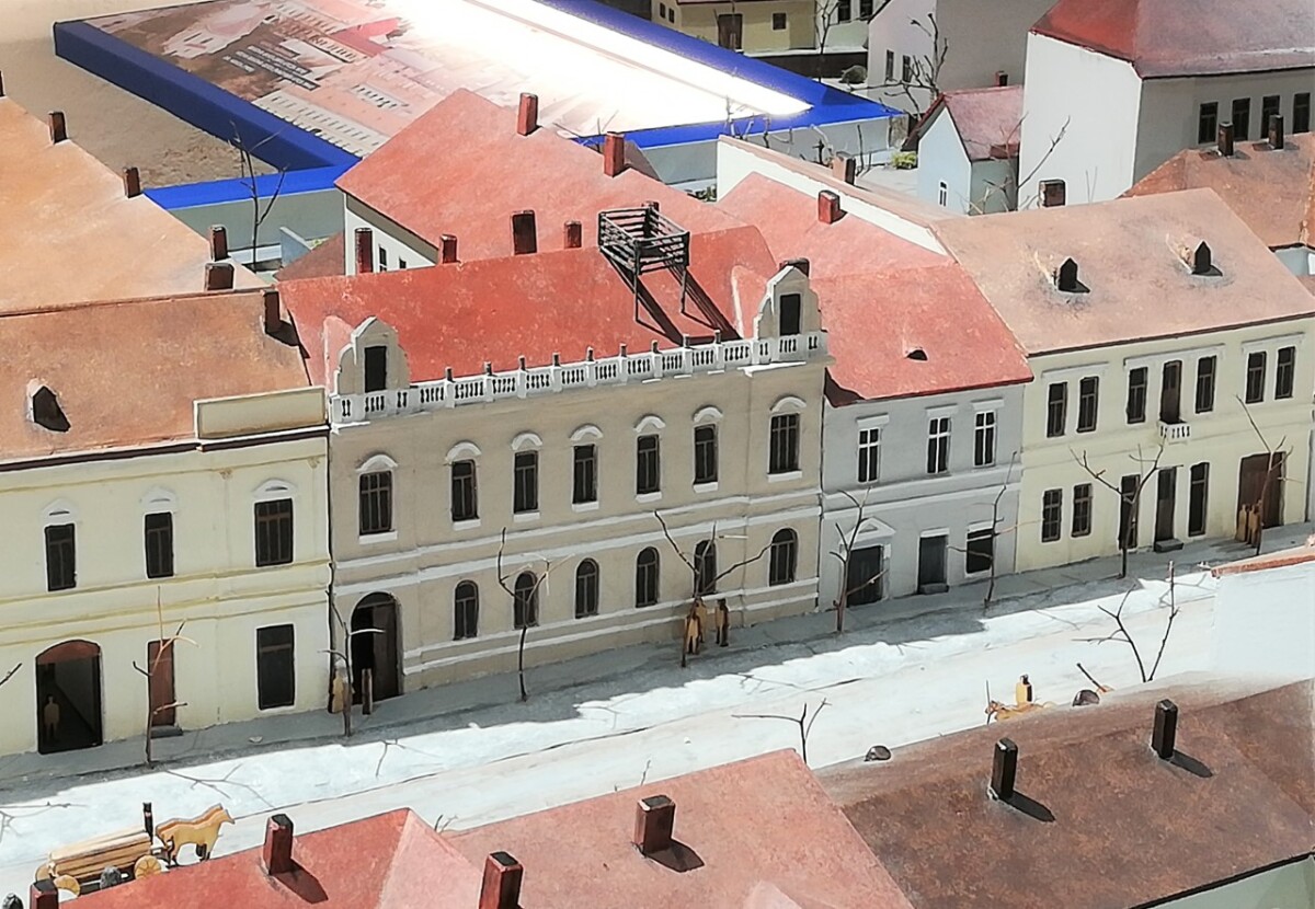 Lučenec, Maketa, Fuksovci