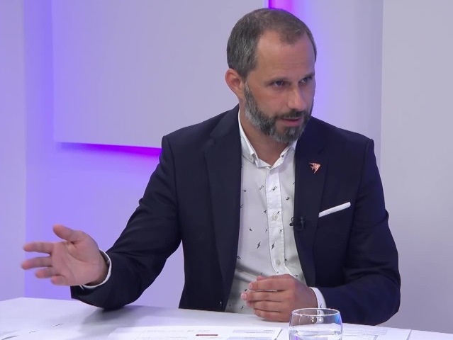 František Burda, Ide o peniaze