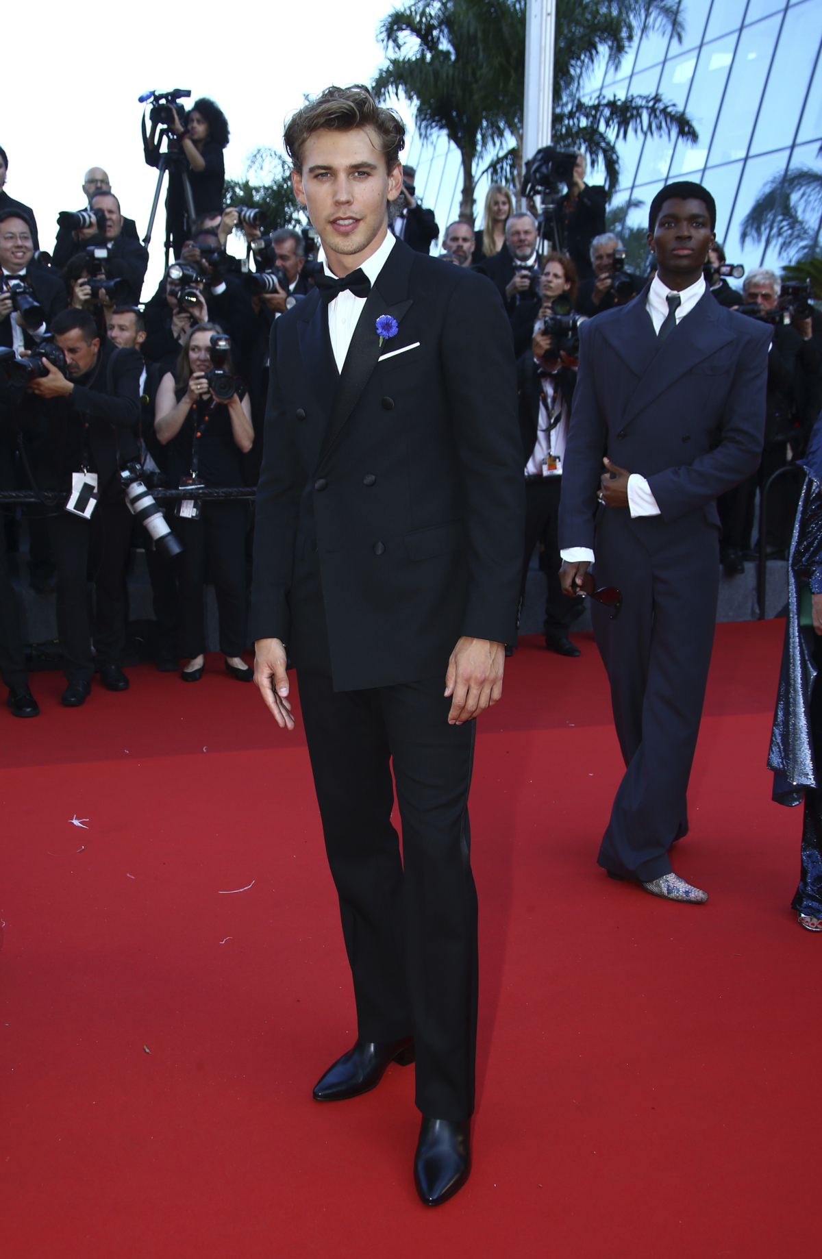 Herec Austin Butler bol hlavnou hviezdou programu. Stvárňuje Elvisa. 