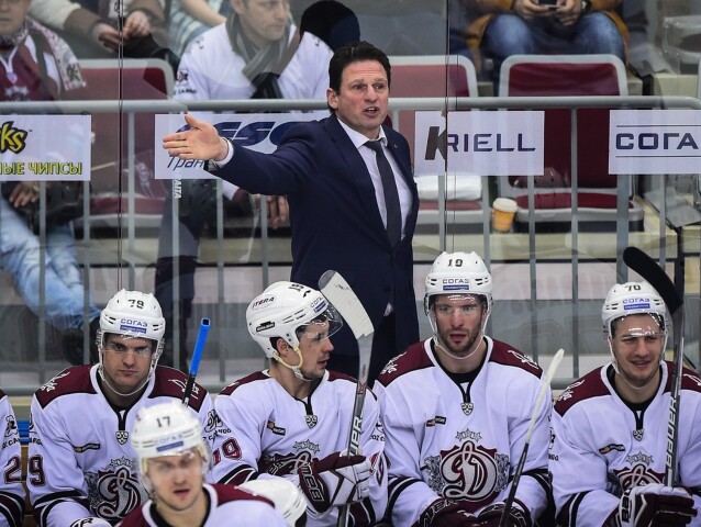 Normunds Sejejs viedol Dinamo Riga v KHL ako hlavný tréner v sezóne 2016/17.