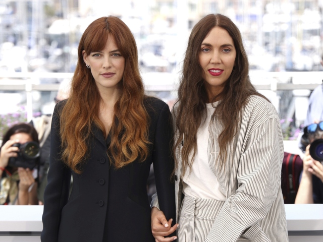 Riley Keough (vľavo) a jej spolurežisérka filmu War Pony Gina Gammell