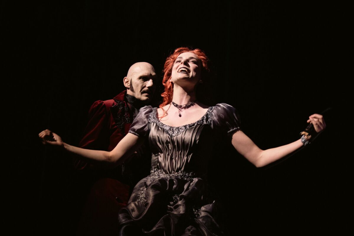Dracula-sava popovic a sara palyakova  foto Peter Chvostek 