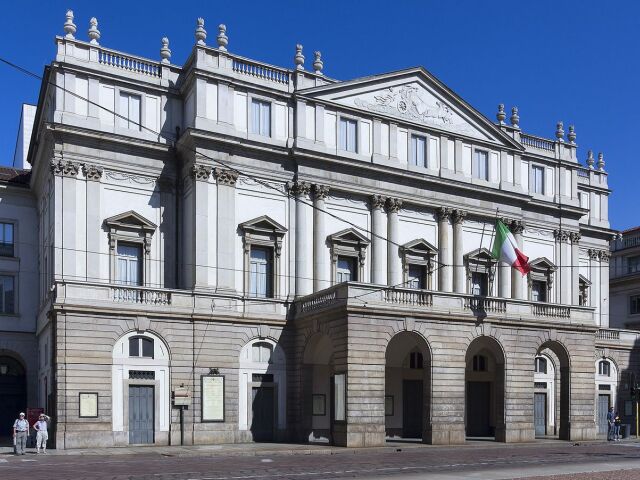 1280px-Milan - Scala - Facade
