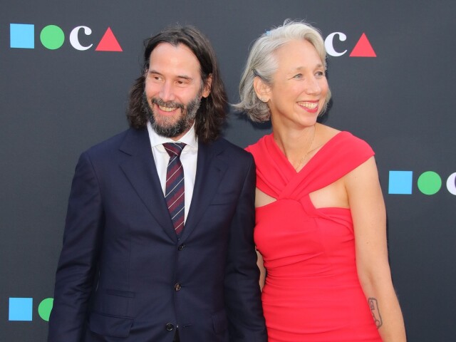 Herec Keanu Reeves a jeho partnerka Alexandra Grant na akcii MOCA Gala 2022.