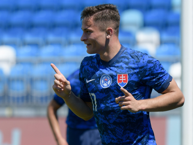 Jeden zo strelcov gólu do siete Rumunska Adrián Kaprálik.