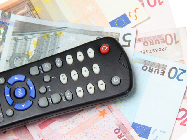 televízia, peniaze, diaľkový ovládač