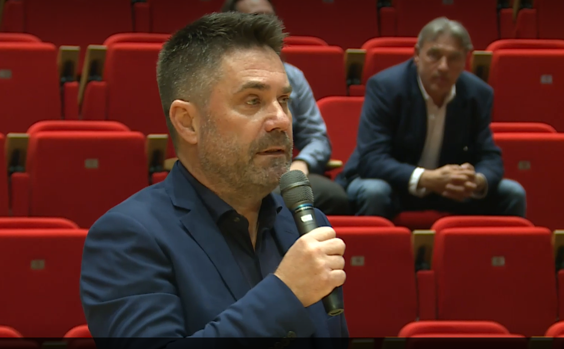 Tibor Búza prezentuje svoju víziu rozvoja telerozhlasu na verejnom vypočutí kandidátov na generálneho riaditeľa RTVS.