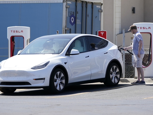 USA Tesla autá ceny zvýšenie