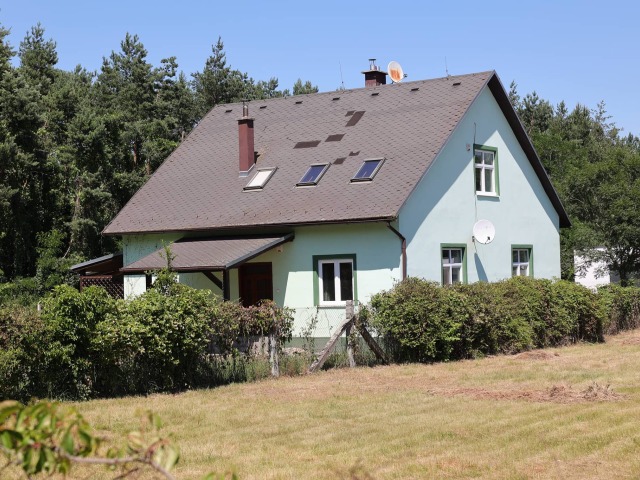 Hájenka Lesanka, Veľké Leváre