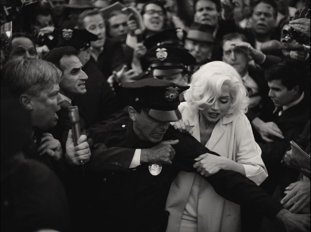 Nová Marilyn Monroe v podaní herečky Ana de Armas vo filme Blonde.