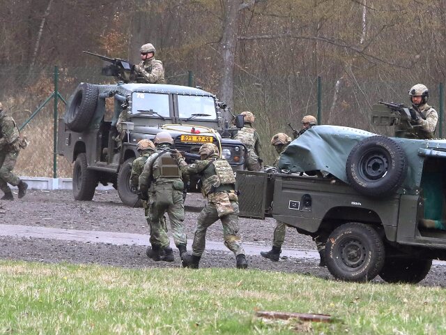 Lešť armáda vojaci NATO cvičenie
