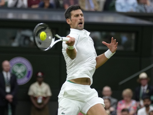 Novak Djokovič počas zápasu 1. kola Wimbledonu.