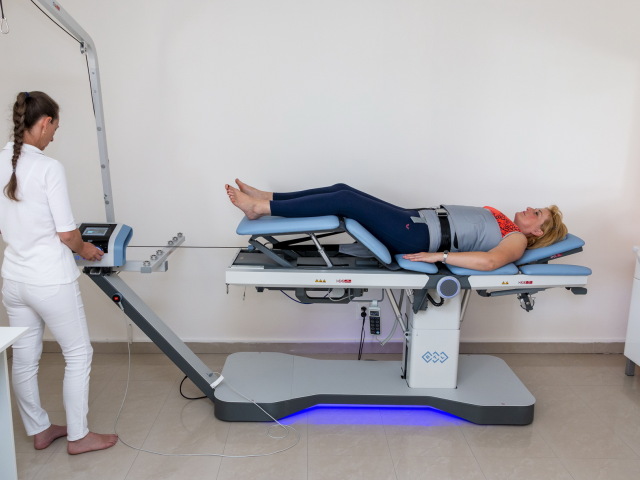 trakčný stôl, spinálna dekompresia, Dudince, Rehaklinik