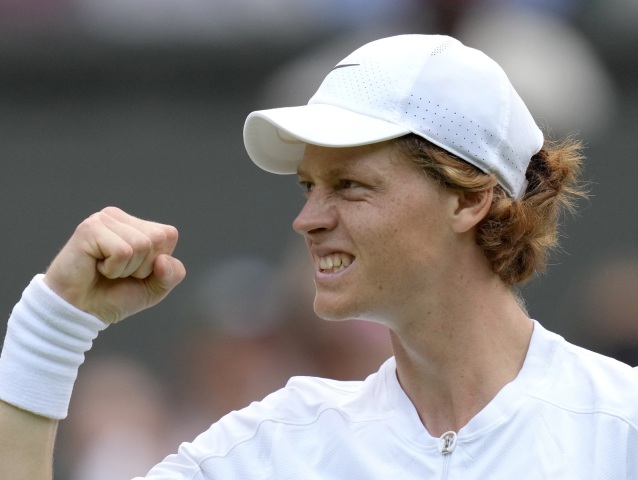 Jannik Sinner sa dostal prvýkrát v kariére do štvrťfinále Wimbledonu.