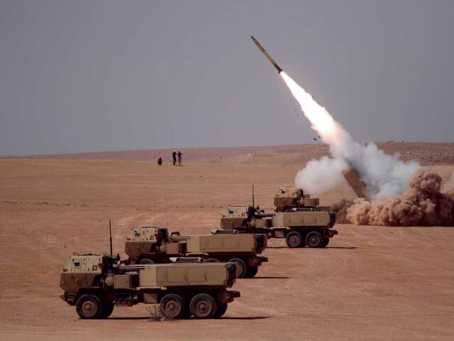 Americky lahky salvovy raketomet - HIMARS