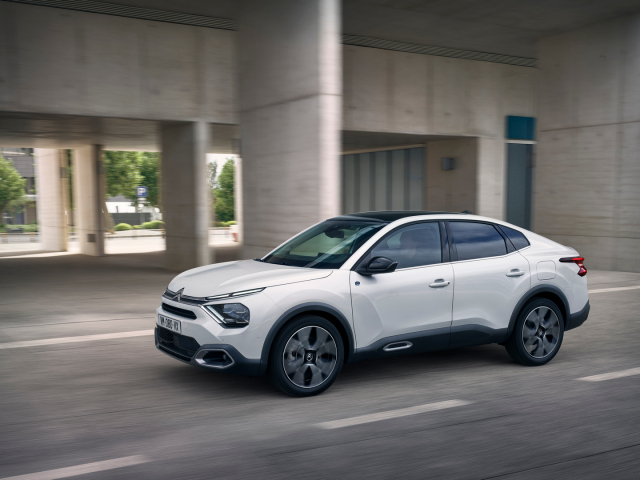 Nový Citroën C4 X a ë-C4 X