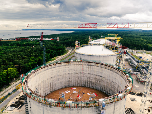 LNG terminal zasobnik zemny plyn