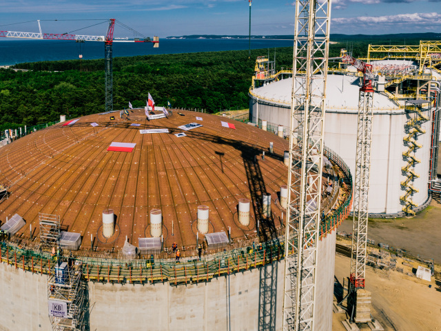 LNG terminal zasobnik zemny plyn