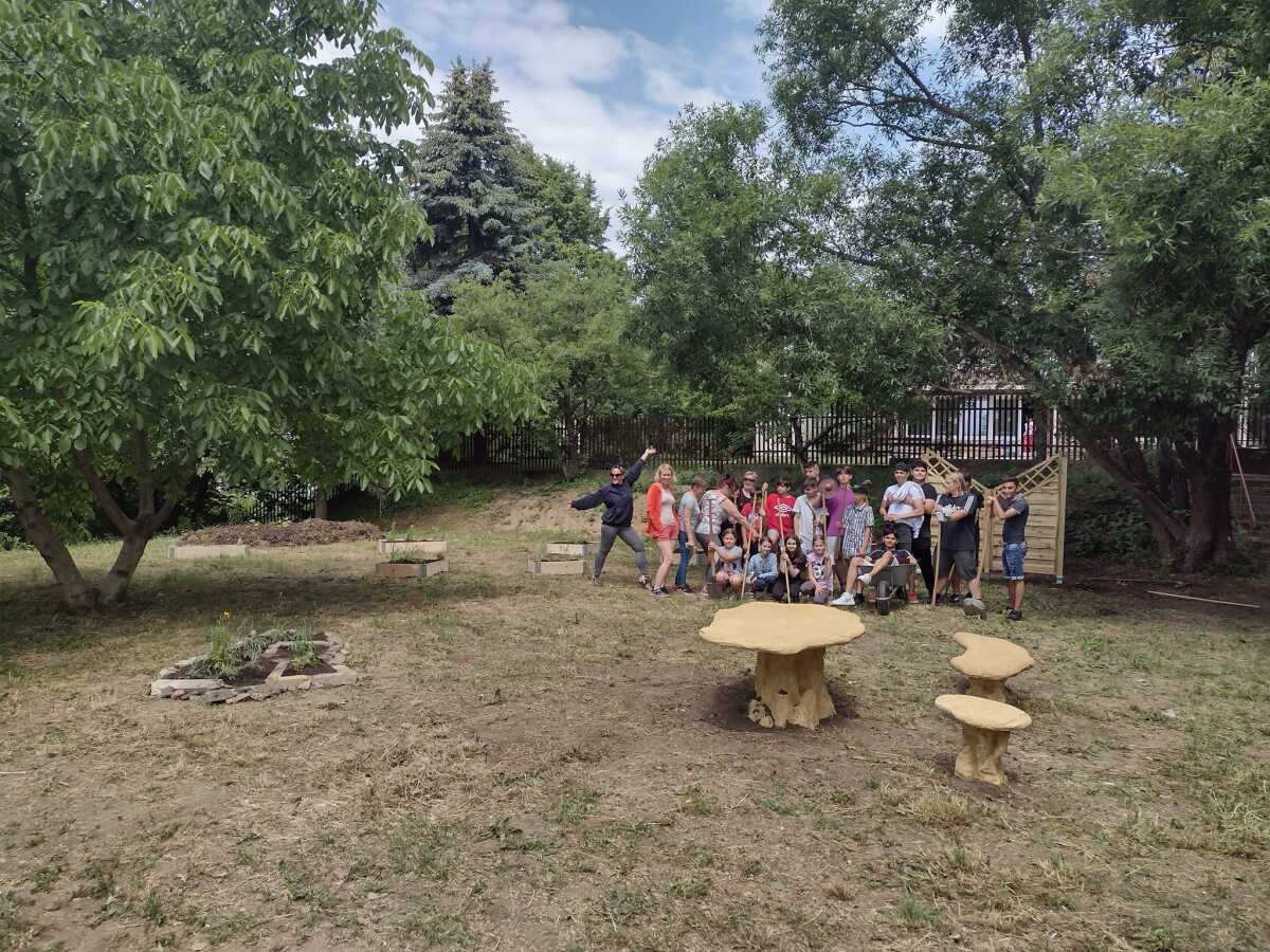 Dažďové záhrady vracajú vodu do prírody, Dobrovoľnícke centrum Košického kraja