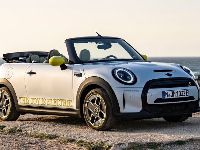 Mini Cooper SE Convertible Concept