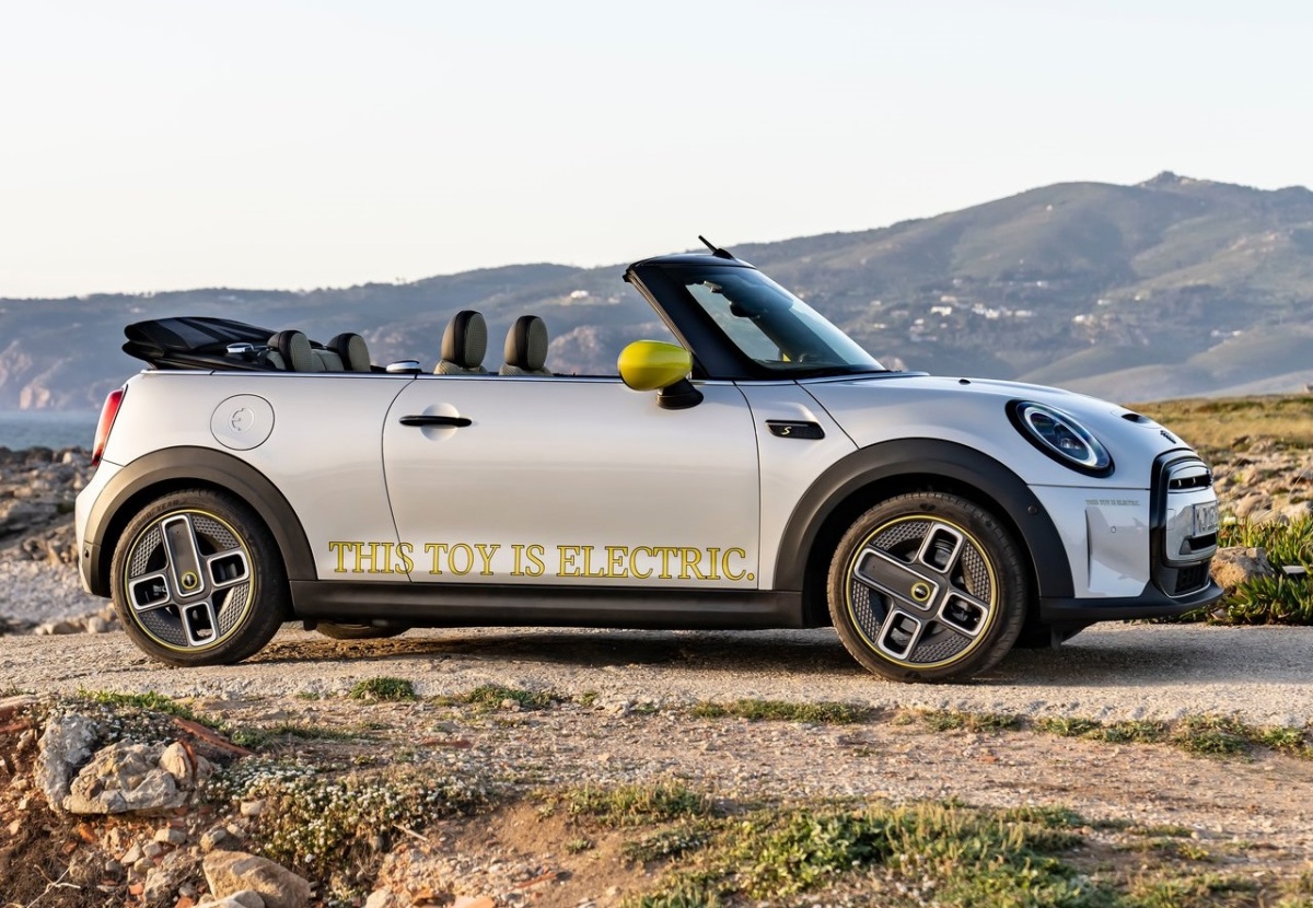 Mini Cooper SE Convertible Concept 2