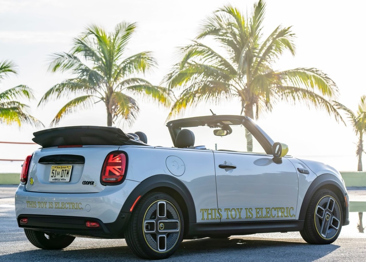 Mini Cooper SE Convertible Concept 3