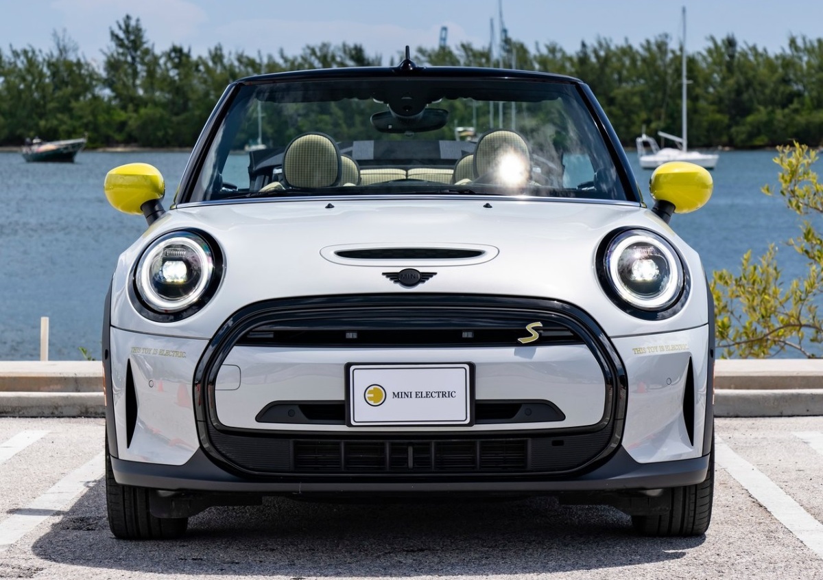 Mini Cooper SE Convertible Concept 5