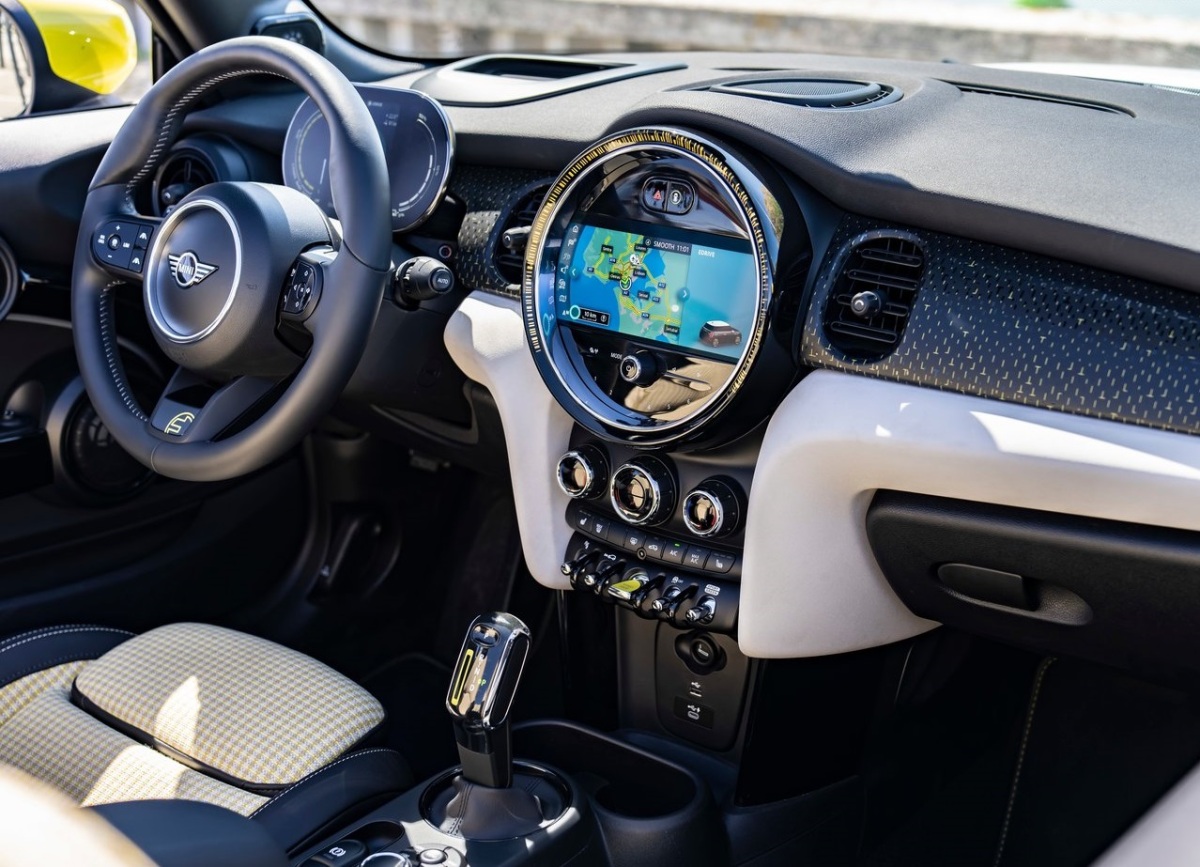 Mini Cooper SE Convertible Concept 6