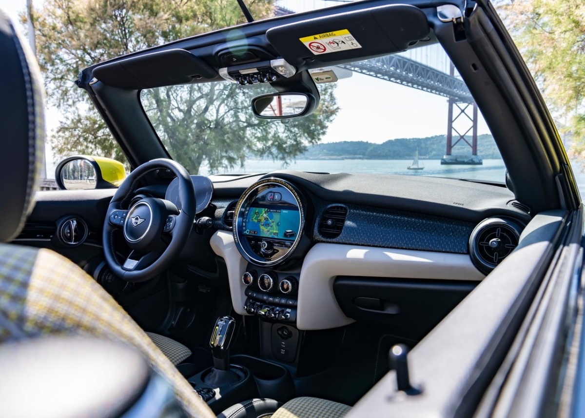 Mini Cooper SE Convertible Concept 7