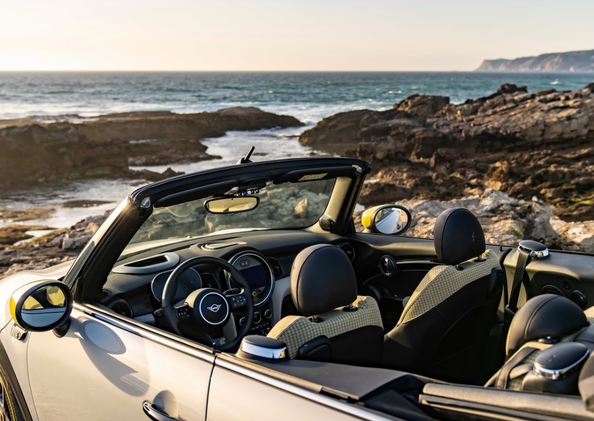 Mini Cooper SE Convertible Concept 8