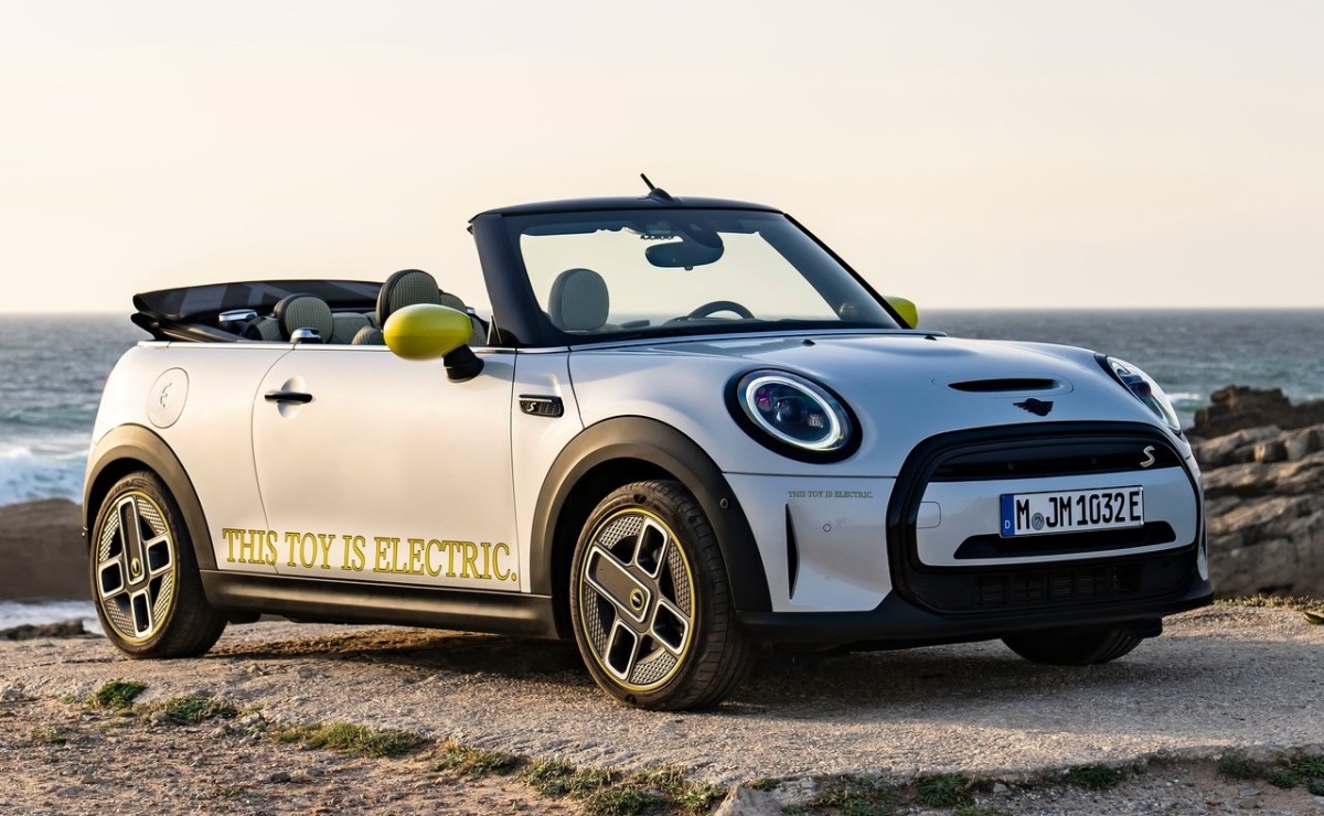 Mini Cooper SE Convertible Concept
