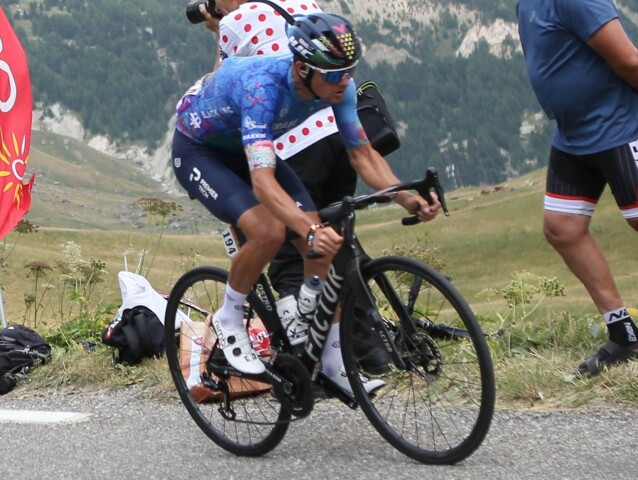 Pre zlomeninu rebra odstúpil z Tour aj dánsky cyklista Jakob Fuglsang.