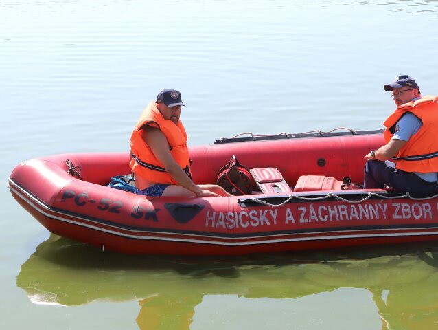 Záchranári / Čln / Hasičský a záchranný zbor / HaZZ /
