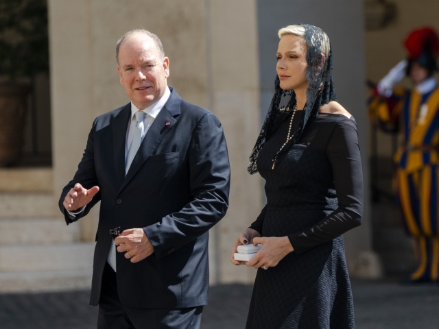 Monacké knieža Albert a jeho manželka - princezná Charlene