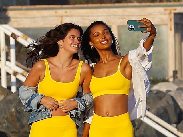 Jasmine Tookes (vpravo) a Sara Sampaio