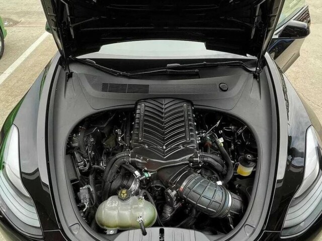 Tesla 3 V8 - grafický podvod