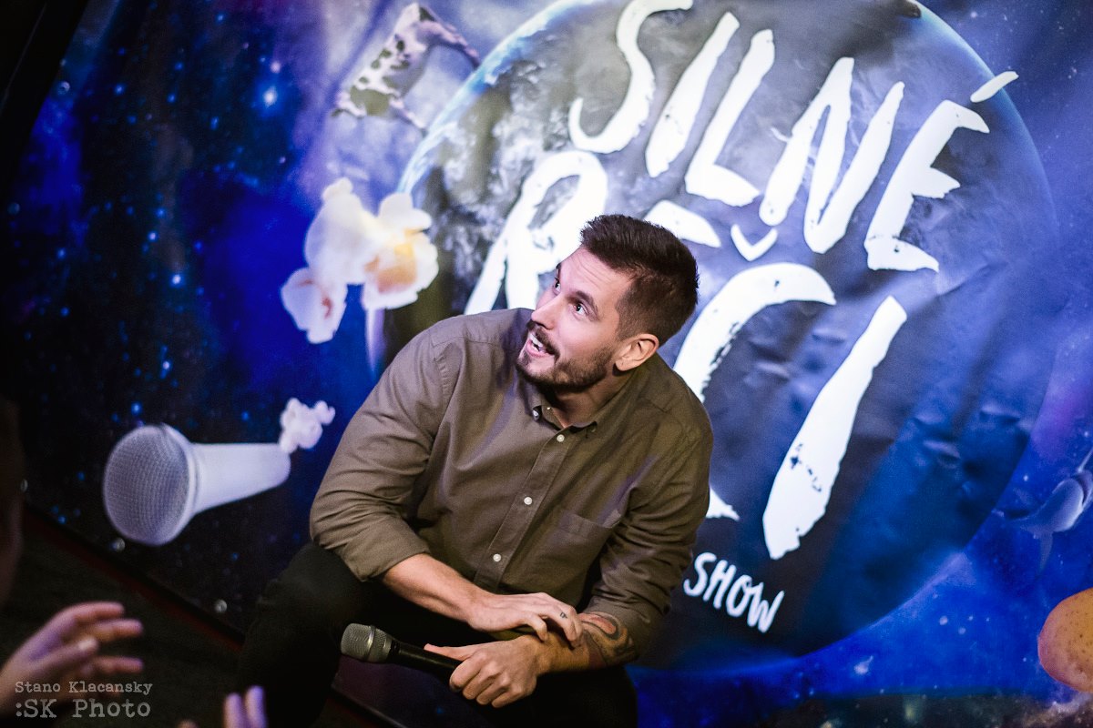 Jakub Zitron Ťapák už pár rokov súčasťou Silných rečí, no diváci ho môžu vidieť aj ďalších comedy show v kluboch po celom Slovensku.