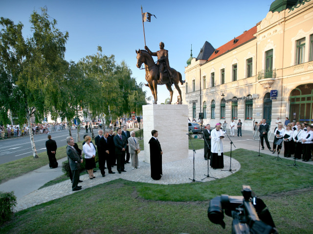 László Sólyom, socha sv. štefana, komárno