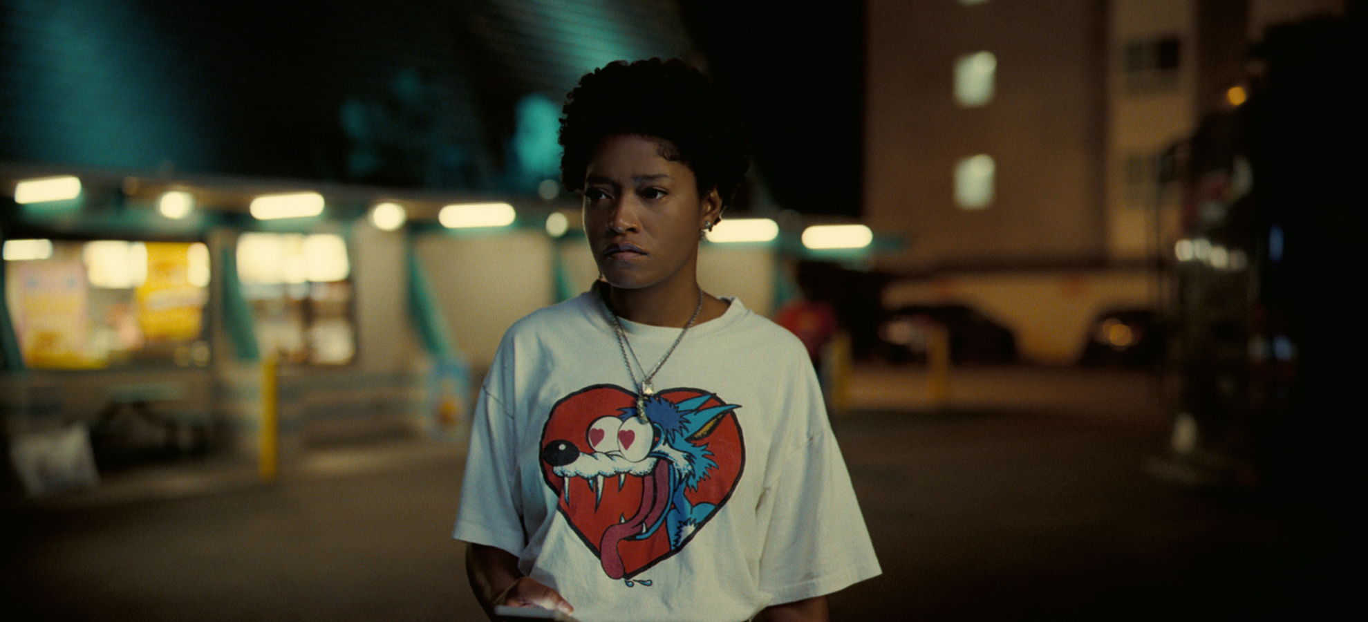Keke Palmer ako Emerald v v sci-fi horore Nie, nie (Nope).