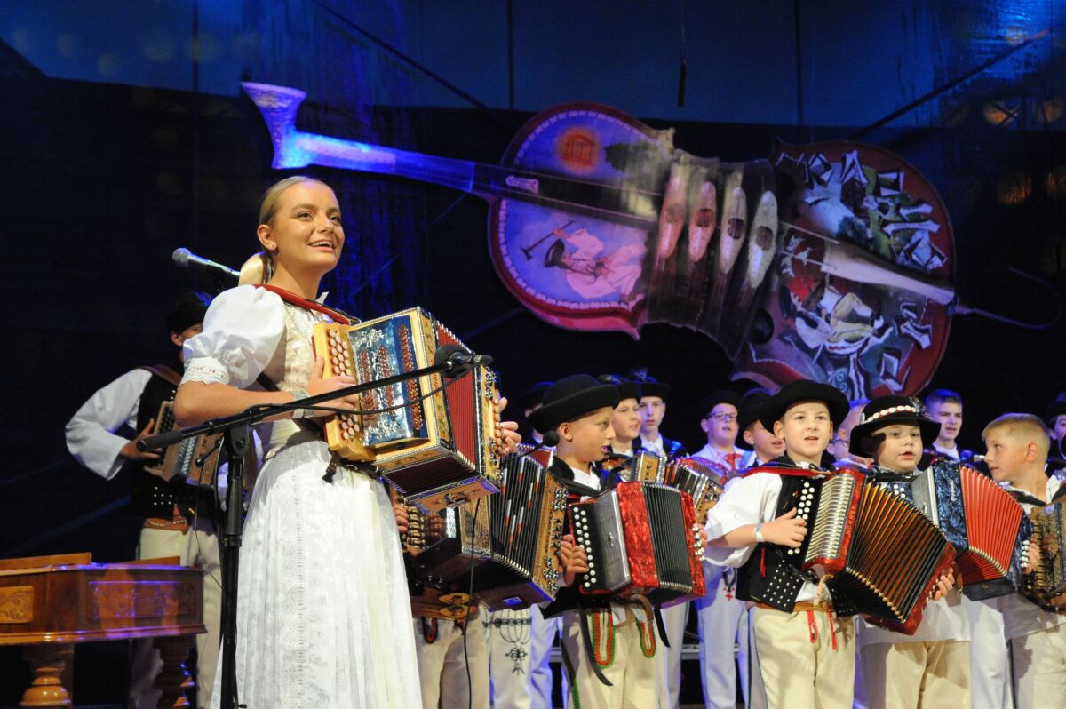 janosikove dni -  heligonkari SZUS Akademia muzika Terchova a Heligonkovej akademie