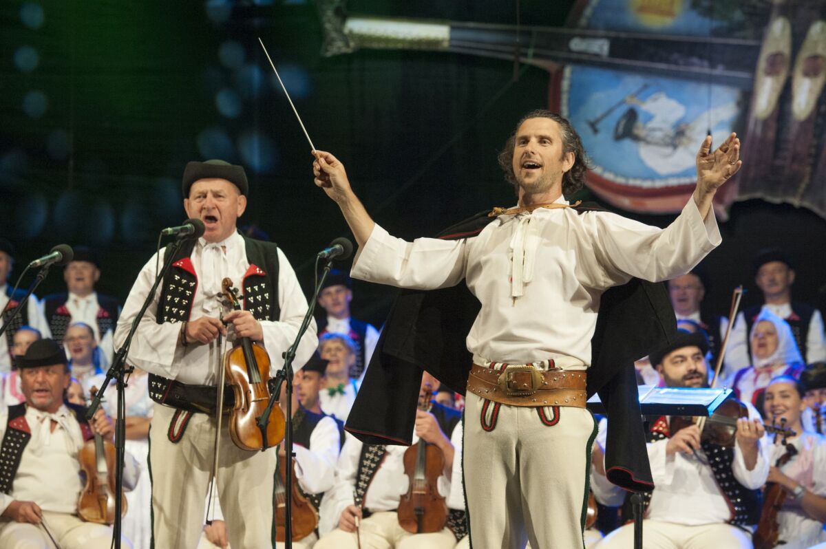 janosikove dni terchovsky symfonicky orchester  diriguje Vladimir Moravcik
