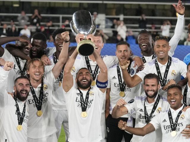 Fínsko Futbal Superpohár Real Eintracht Benzema