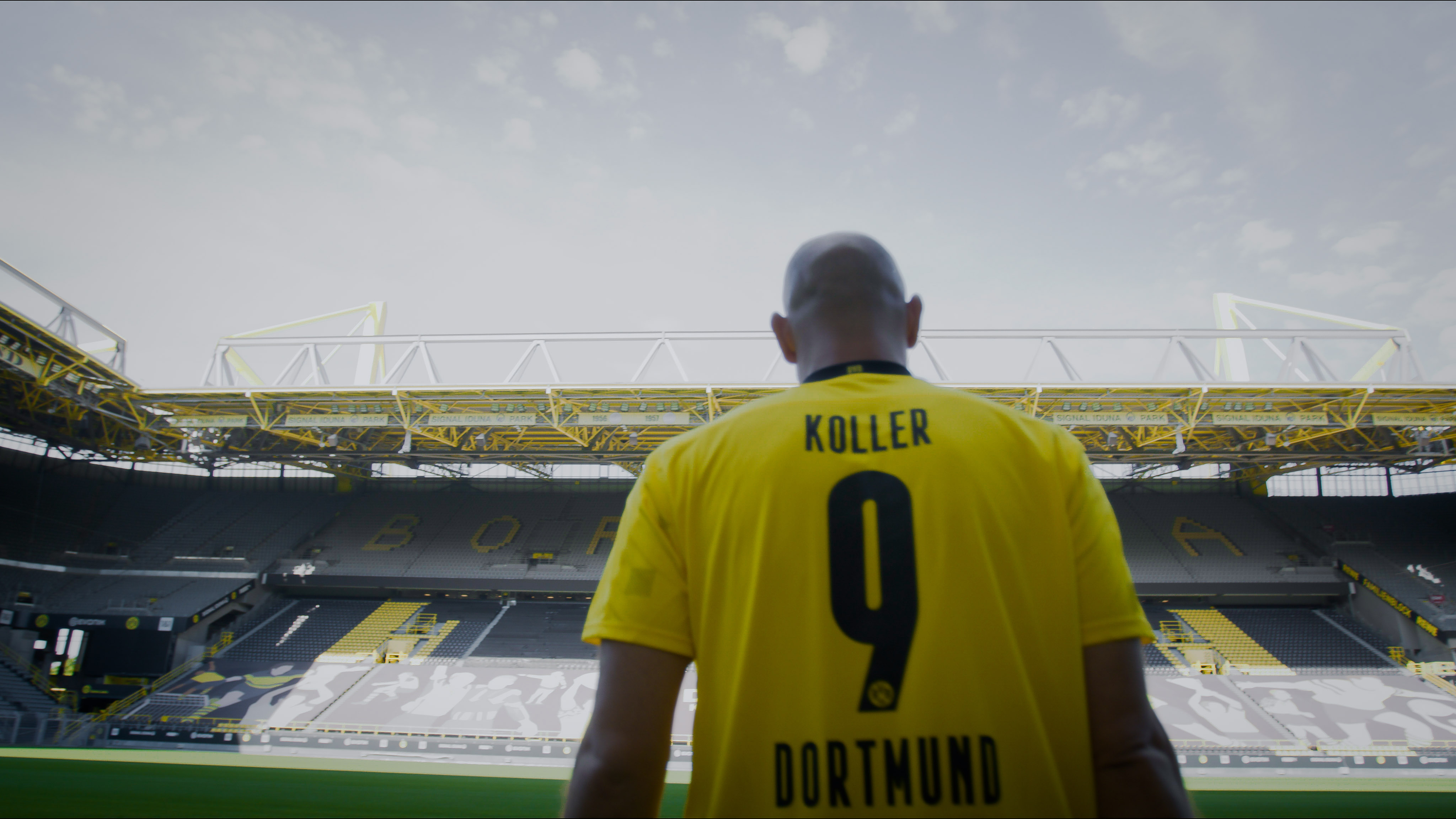 Vo filme sa známy futbalista vracia na miesta, kde pôsobil – od rodnej obce až po Monako.